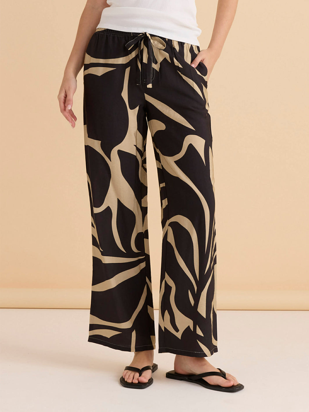 Sutton Relax Pant - Monochrome Floral Neutral