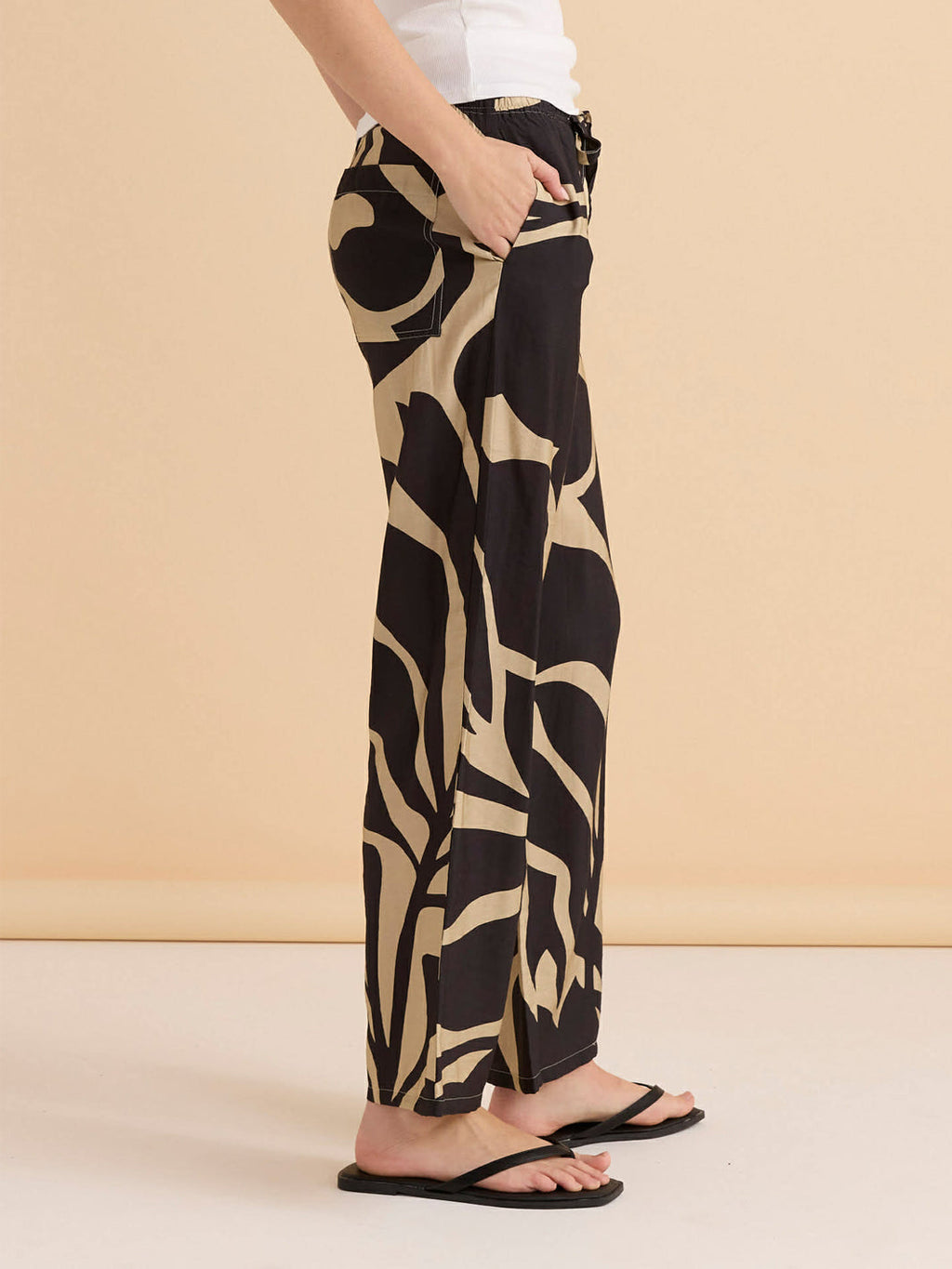 Sutton Relax Pant - Monochrome Floral Neutral