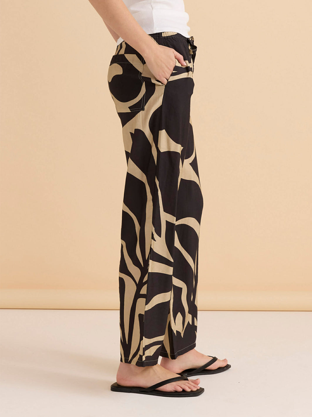 Sutton Relax Pant - Monochrome Floral Neutral