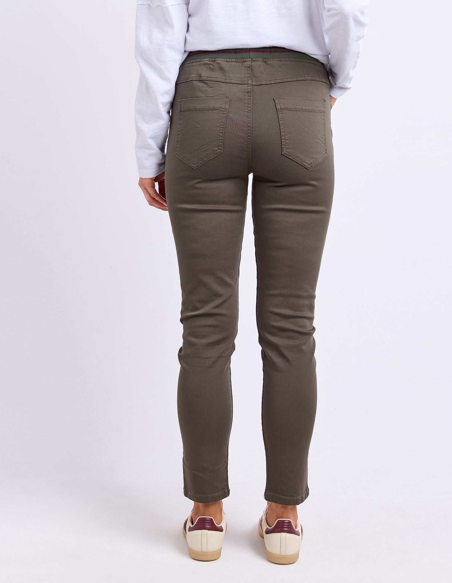 Sylvia Jogger