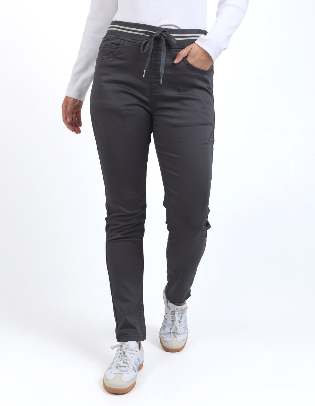 Sylvia Jogger