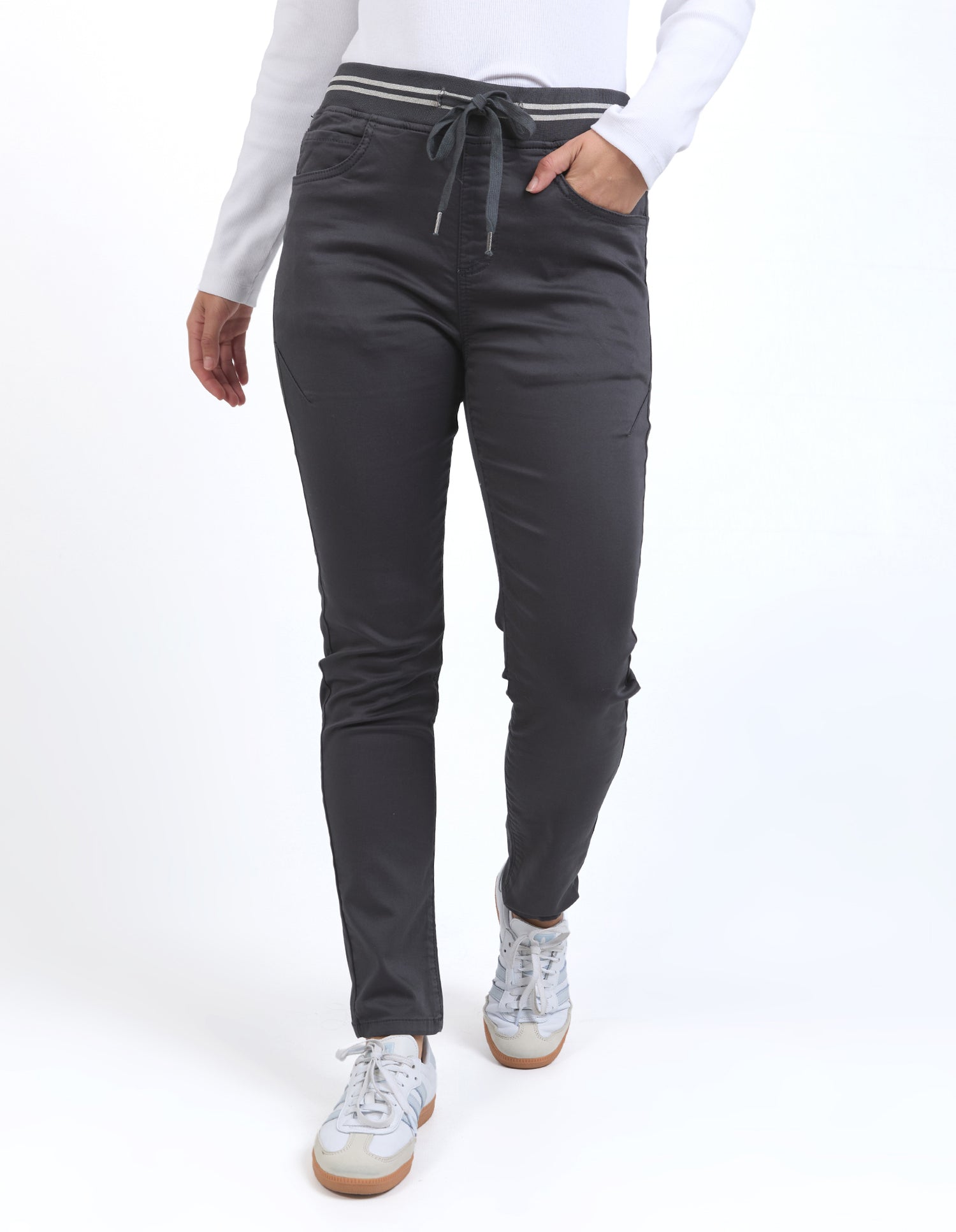 Sylvia Jogger
