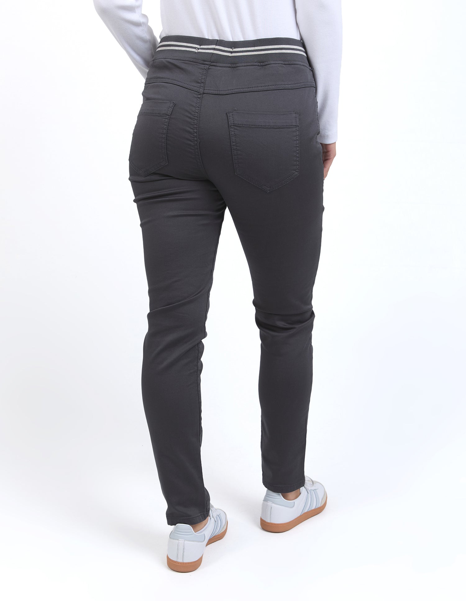 Sylvia Jogger