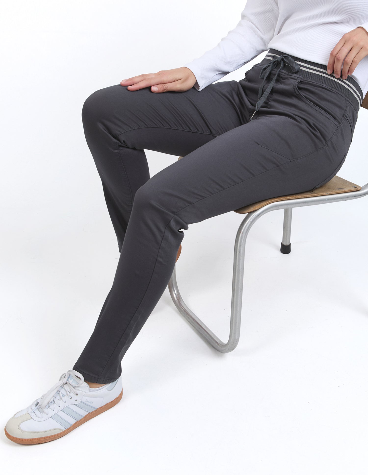 Sylvia Jogger