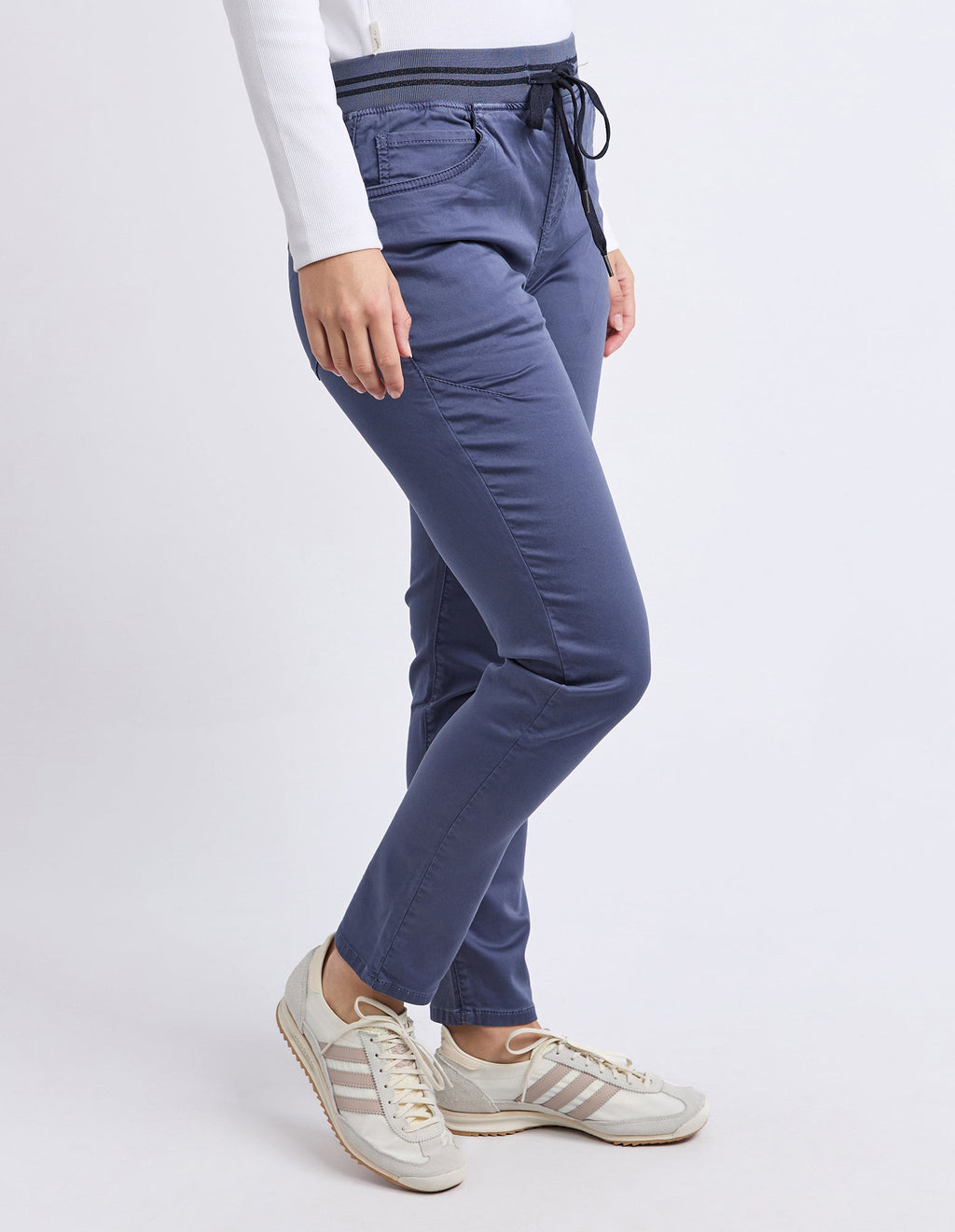 Sylvia Jogger