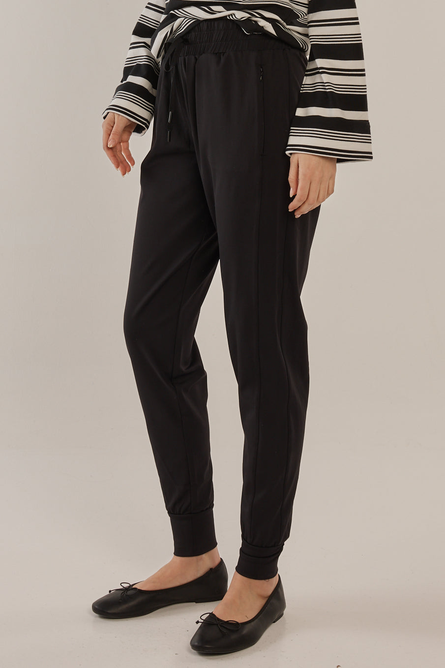 Cara Travel Jogger