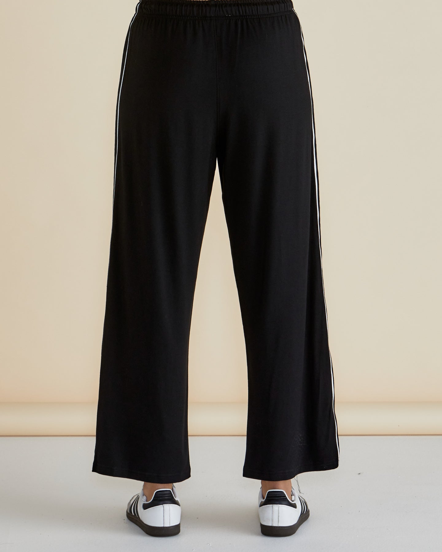 Evelyn Wide Leg Jogger