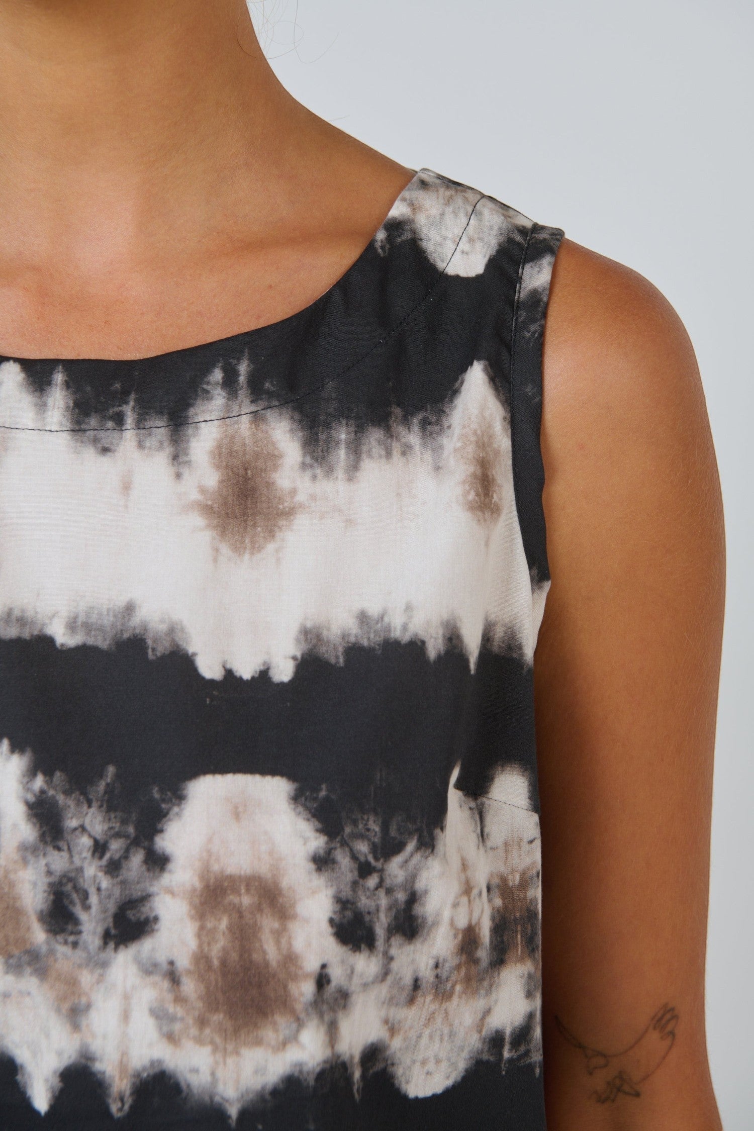 Eruption Sleeveless Poplin Top